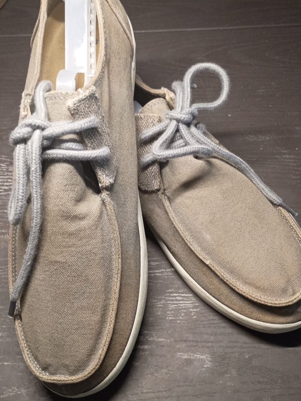 Sanuk Men's Canvas Tie Loafers. Taupe with Light Gray Laces. Men's 10M Like NEW